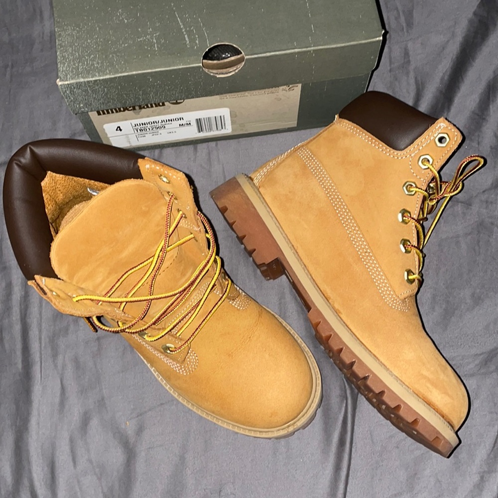 Worn once womens Timberlands!